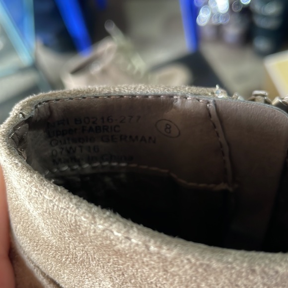 Heels - Picture 4 of 4